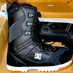 DC snowboarding boots NWT